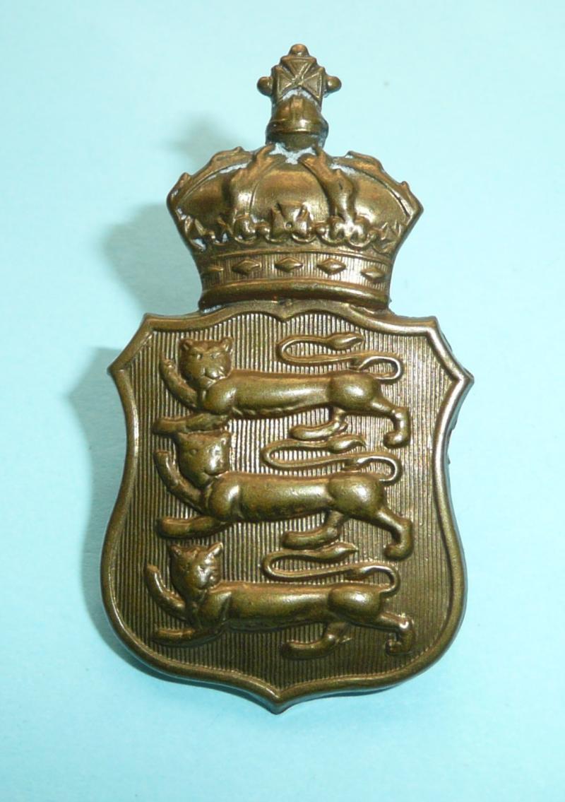 Victoria College OTC (Officer Training Corps) Gilding Metal Brass Cap Badge