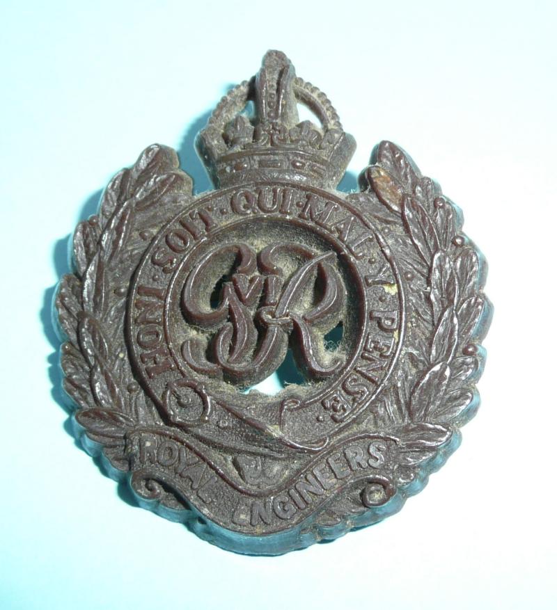 WW2 Royal Engineers Brown Economy Plastic / Bakelite Cap Badge