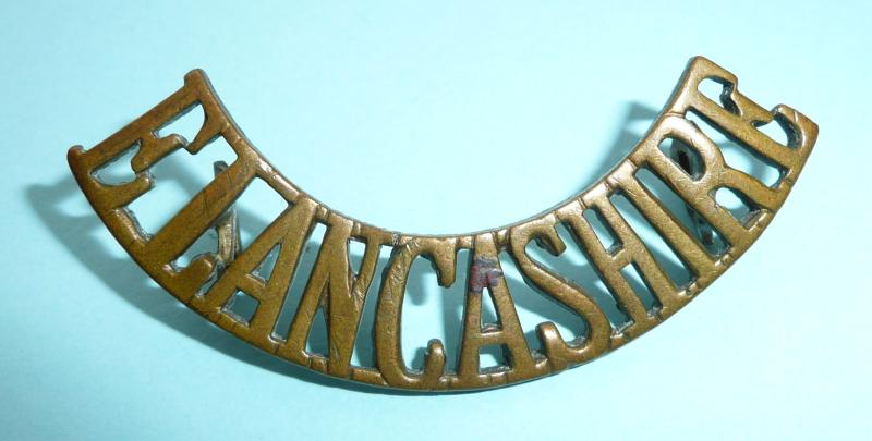 E Lancashire - East Lancashire Regiment Brass Shoulder Title