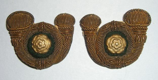 King's Yorkshire Light Infantry ( KOYLI ) Facing / Matched Pair of Officers Gold Billion Collar Badges