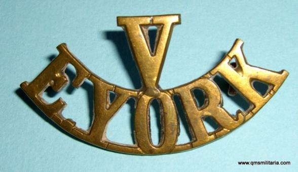 V / E York  - WW1 East Yorkshire Regiment Volunteers Brass Shoulder Title