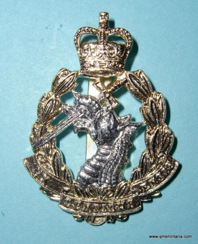 Royal Army Dental Corps Queen's Crown AA Bi Metal Cap Badge - Gaunt, London