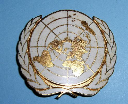 United Nations ( UN ) White Enamel and Gilt Peace Keeper 's Beret Badge