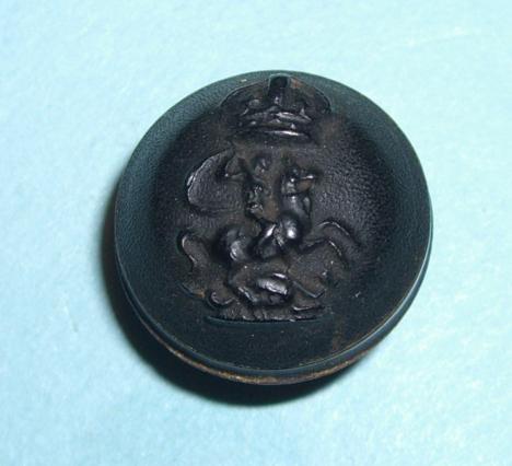 The 9th County of London Battalion ( Queen Victoria's Rifles ) Officer's Black Horn Ball Button, King's Crown