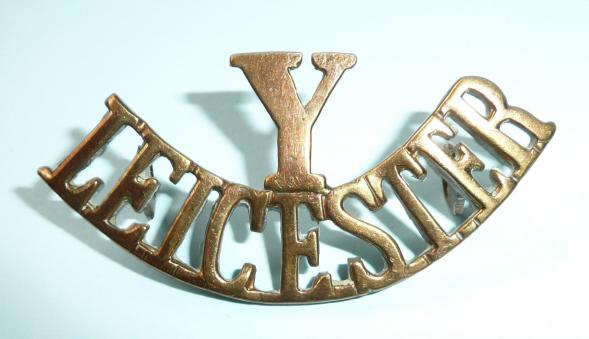 Y LEICESTER  - Leicestershire Yeomanry Brass Shoulder Title