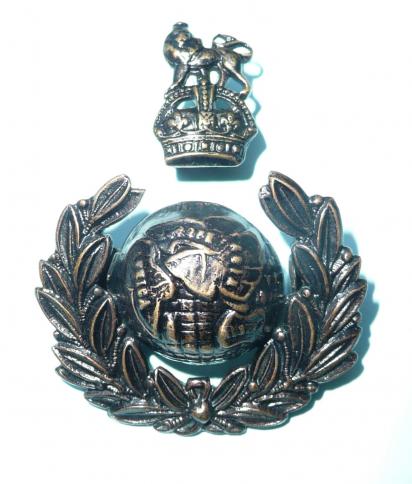 Royal Marines ( RM ) Officer's Lovat two part matching Blackened Bronze King's Crown Cap Badge - Both parts with Blades