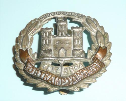 The Northamptonshire Regiment (48th & 58th Foot) Bi-Metal Cap Badge - First (Regimental) Pattern Castle