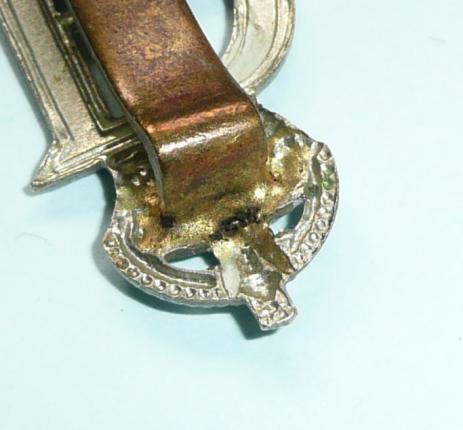 WW2 War Raised Unit - 22nd Dragoons Die Struck White Metal Cap Badge - JR Gaunt London