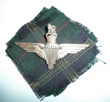 15th (Scottish Volunteer) Battalion (Territorials) The Parachute Regiment Officers Silver Plated Cap Badge on Correct Tartan Cloth Backing