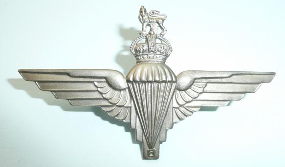 Scarce 1st pattern WW2 Parachute Regiment White Metal Cap Badge - voided crown