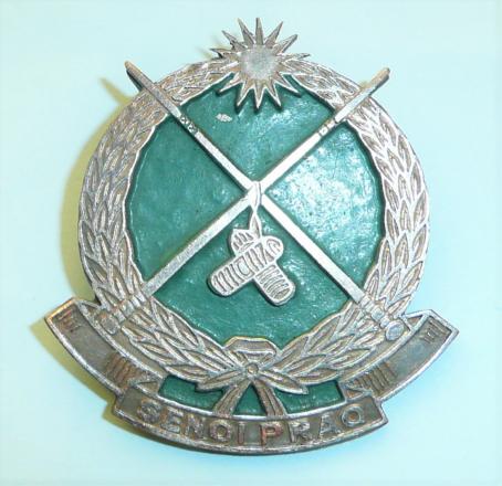 Article 10 -  2nd Pattern Malayan Emergency Special Forces Cap Badge - Senoi Praq circa 1960s, trained by the SAS