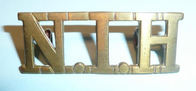 WW2 North Irish Horse (NIH) RAC Brass Shoulder Title