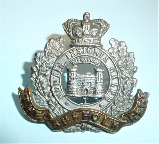 The Suffolk Regiment QVC Victorian Issue Other Ranks Bi-metal Cap Badge - Regimental Pattern Castle