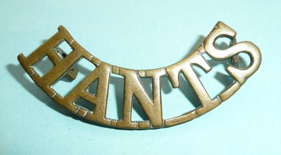 WW1 HANTS Hampshire Regiment Brass Shoulder Title