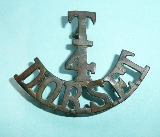 T / 4 / Dorsetshire Regiment One Piece Brass Shoulder Title