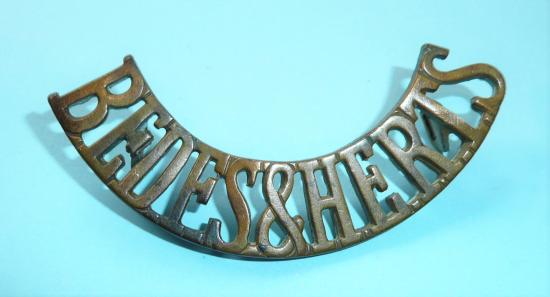 Beds&Herts - Bedfordshire and Hertfordshire Regiment Brass Shoulder Title