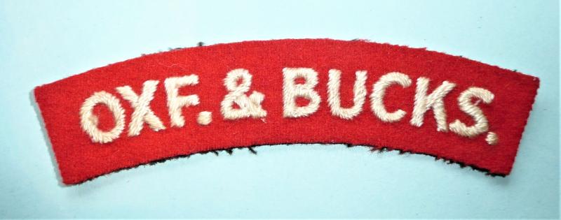 WW2 Oxf. & Bucks (Oxfordshire & Buckinghamshire Light Infantry) Embroidered White on Red Felt Cloth Shoulder Title