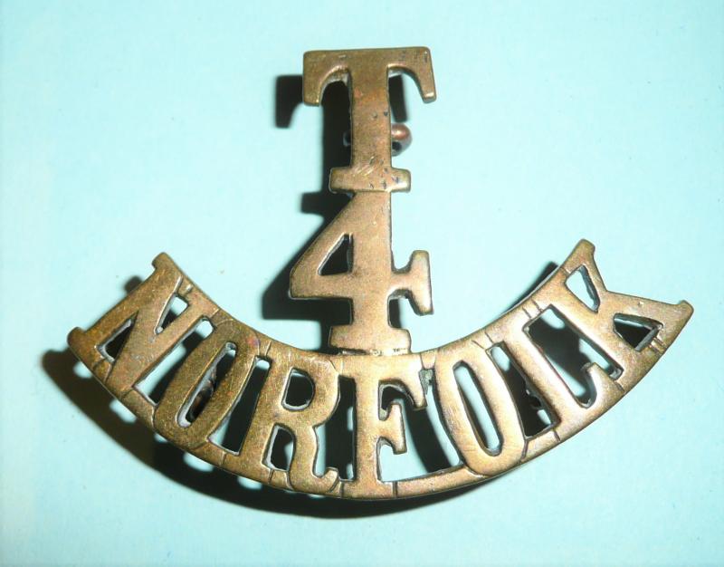 T/4/ Norfolk (Royal Norfolk Regiment) Territorial Brass One Piece Shoulder Title