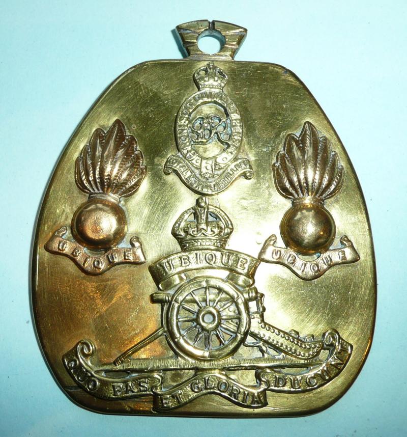 WW2 3rd Regiment RHA Royal Horse Artillery Theatre Made Cap Badge incorporated into a Brass souvenir display shield