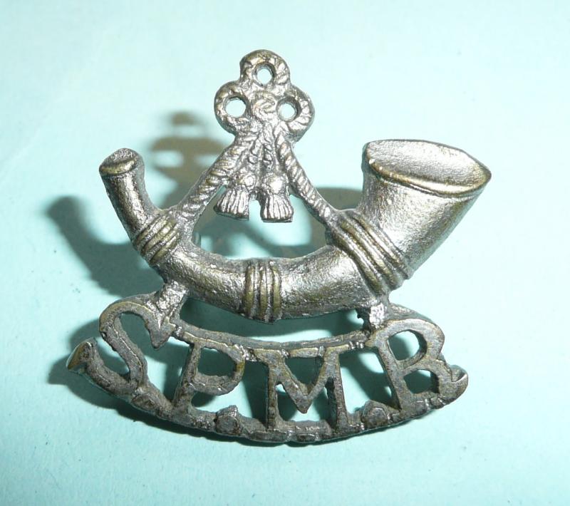 Indian Army ( Madras ) - Southern Province Mounted Rifles (SPMR) Cast White Metal Field Service Cap / Collar Badge Indian Arm