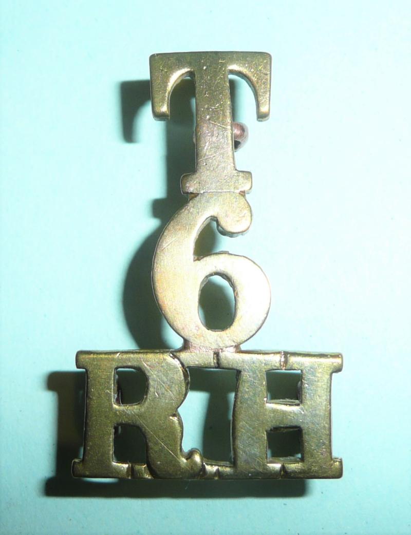 T / 6 / RH Black Watch (The Royal Highland Regiment) One Piece Brass Shoulder Title