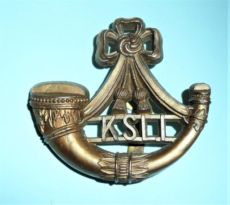WW2 King's Shropshire Light Infantry (KSLI)  Regiment Plastic Bakelite Economy Cap Badge