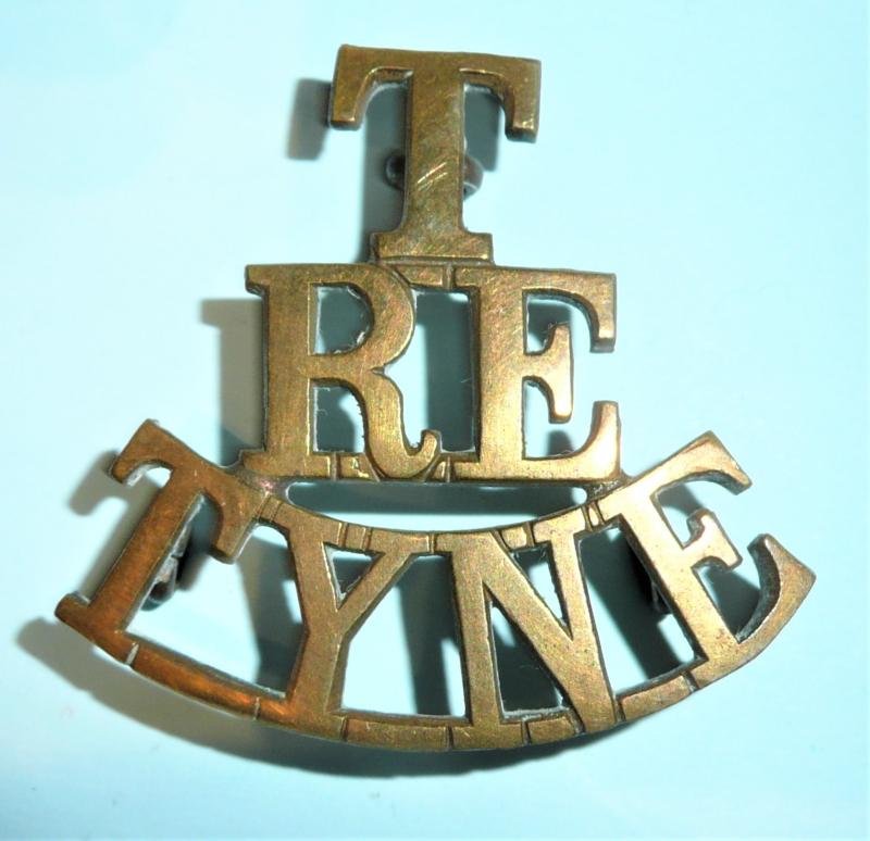 T/ RE / Tyne (Electrical Engineers) - Royal Engineers Territorial Force One Piece Brass Shoulder Title