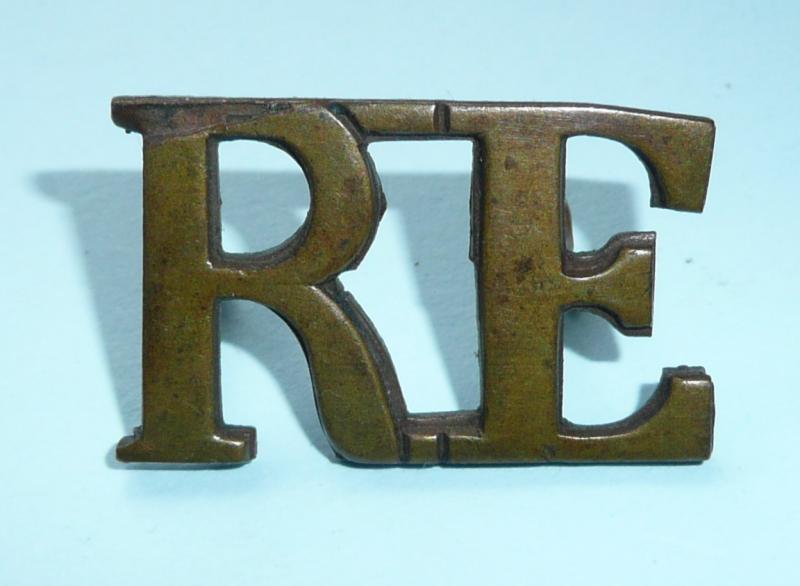 RE  - Royal Engineers Brass Shoulder Title