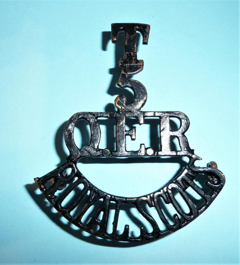 T / 5 / QER / Royal Scots One Piece Blackened Brass Shoulder Title
