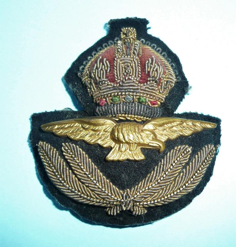 WW2 Royal Air Force (RAF) Officer 's Kings Crown Bullion Peak Cap Badge