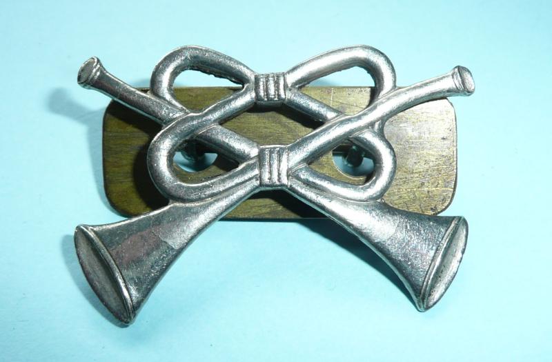 Trumpeters Proficiency Trade White Metal Arm Badge - Crossed Trumpets