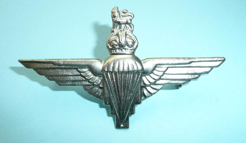 WW2 Parachute Regiment White Metal Cap Badge, King's Crown - Connector style flat loops variety