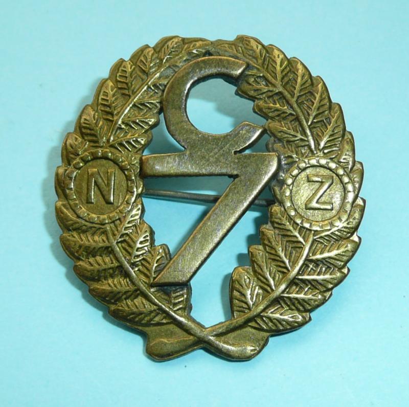 WW1 New Zealand Reinforcements C7 Cap / Collar Badge
