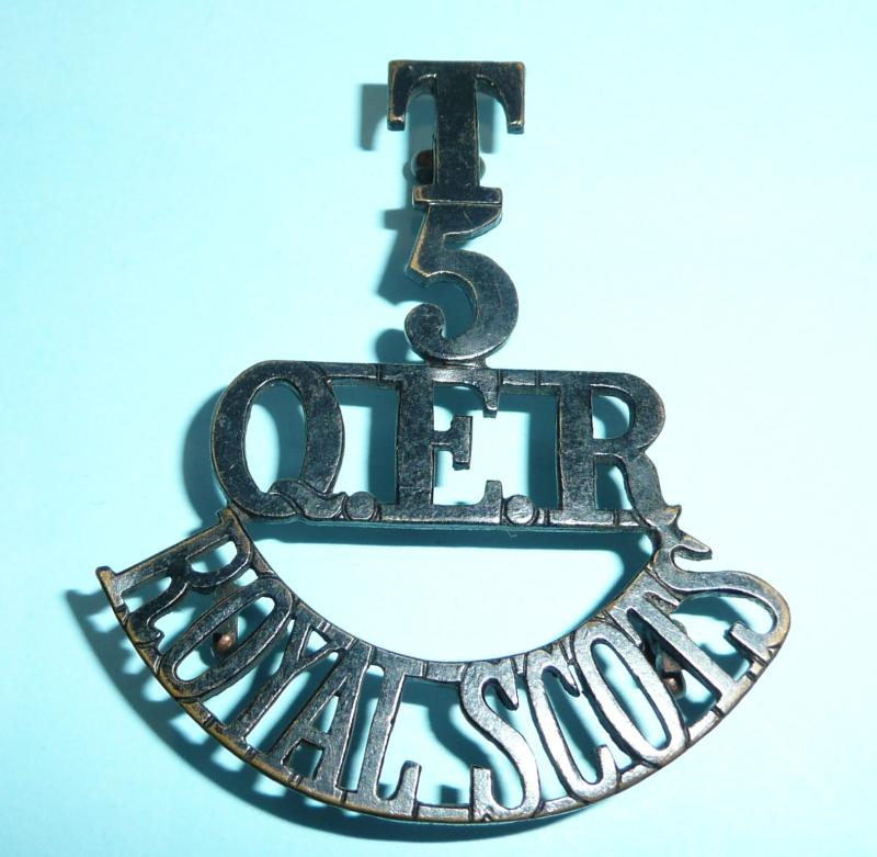 T / 5 / QER / Royal Scots Blackened One Piece Brass Shoulder Title
