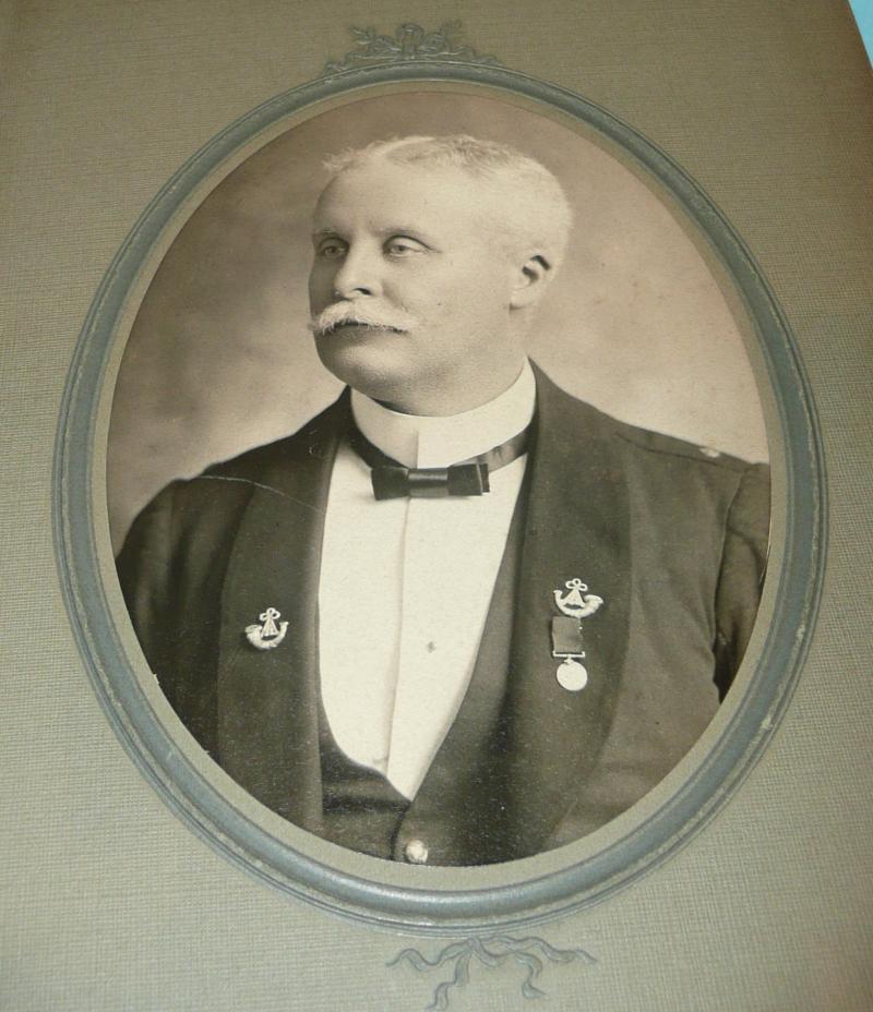 Cabinet Photo of Officer of the Gateshead Mob / 5th Volunteer Battalion Durham Light  Infantry (DLI)