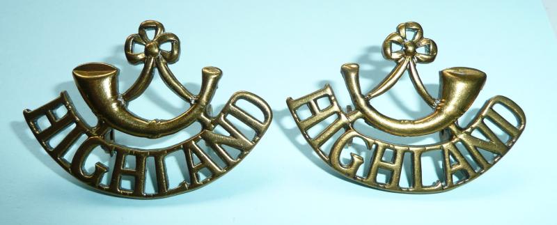 Highland Light Infantry HLI Matched Pacing Pair of Brass One Piece Shoulder Titles