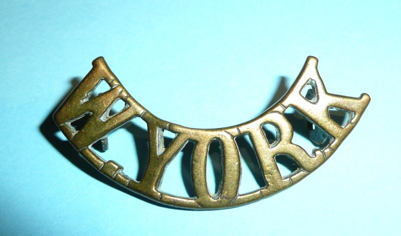 WW1 - W. York - West Yorkshire Regiment First Pattern Brass Shoulder Title