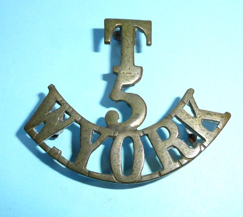 T / 5 / West Yorks One Piece Brass Shoulder Title