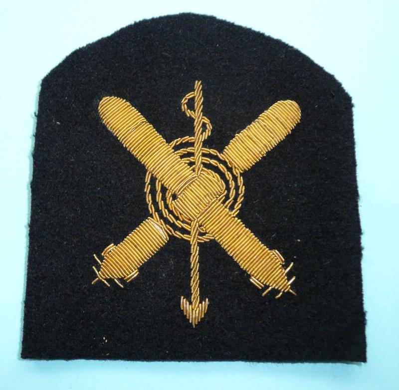 British Royal Navy Rating No 1 Dress Gold Bullion Wire Embroidered Arm Trade Badge - Anti Submarine Rating - Crossed Torpedoes, Vertical Harpoon, Coil