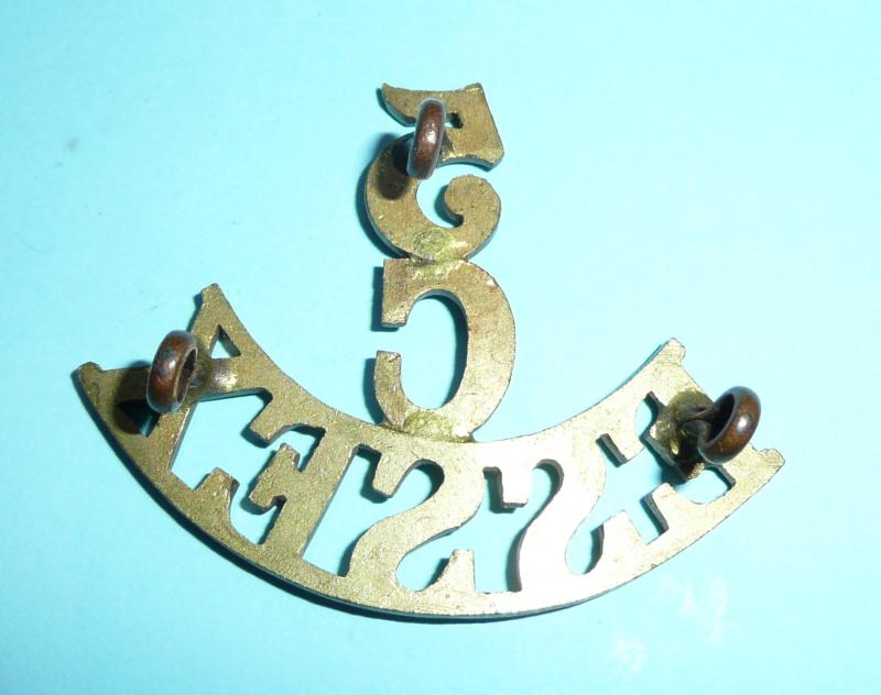WW1 - 5 / C / ESSEX (5th (Schools) Cadet Battalion, The Essex Regiment) One Piece Brass Shoulder Title