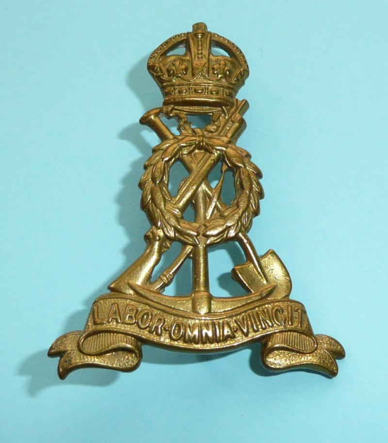 WW2 Pioneer Corps (PC) Gilding Metal Brass Cap / Collar Badge