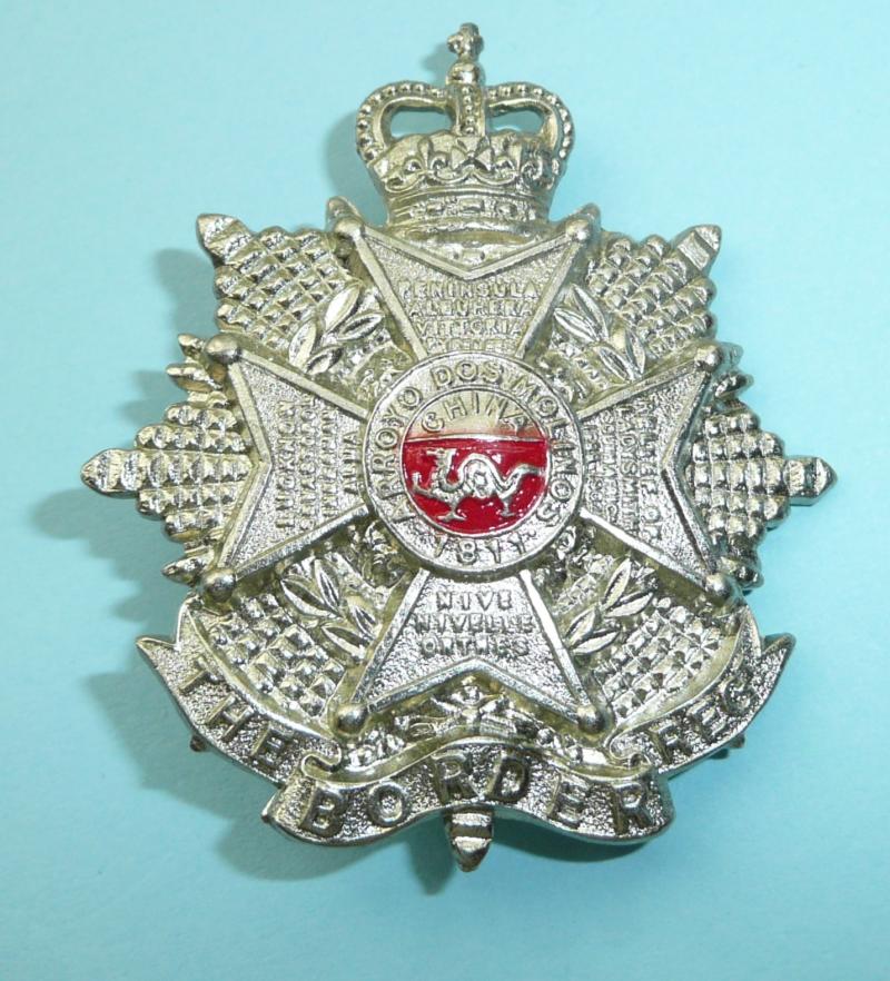 The Border Regiment White Metal and Red Paint Cap Badge - Gaunt London, Queen's Crown