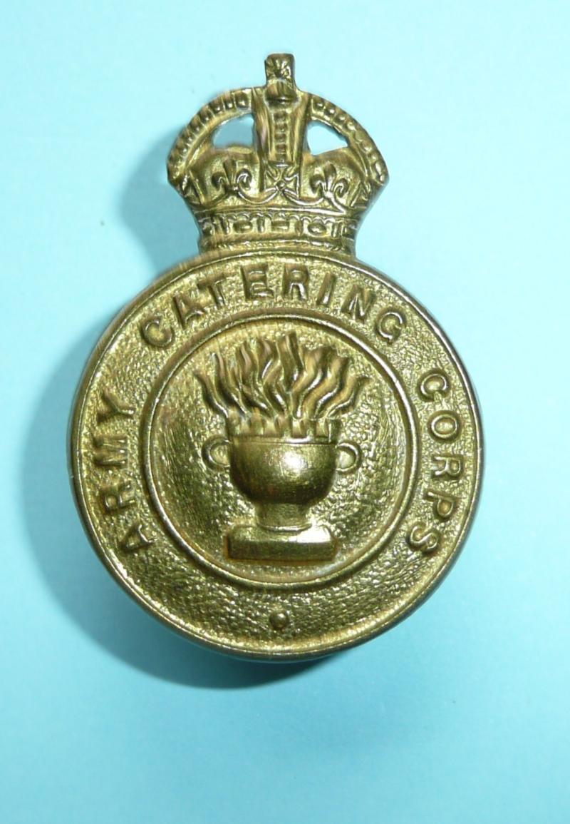 WW2 Army Catering Corps Gilding Metal Brass Cap / Collar Badge, King's Crown